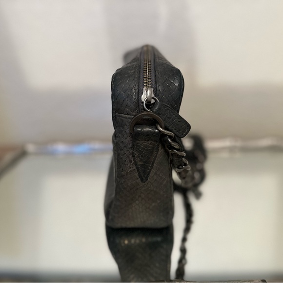 Kelly Wynne Mingle Mingle Metallic Crossbody - Picture 6 of 8